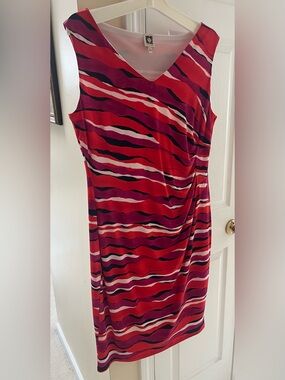 Anne Klein Red & Pink Wave-Print V‑Neck Sheath Dress